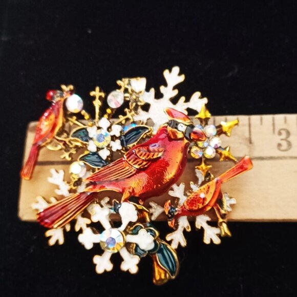 Wonderful Cardinal Christmas Brooch - Picture 4 of 5